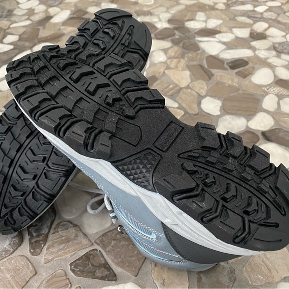 Eddie Bauer NWT woman’s size 8 lightweight, mid height, hiking boot - Picture 5 of 9